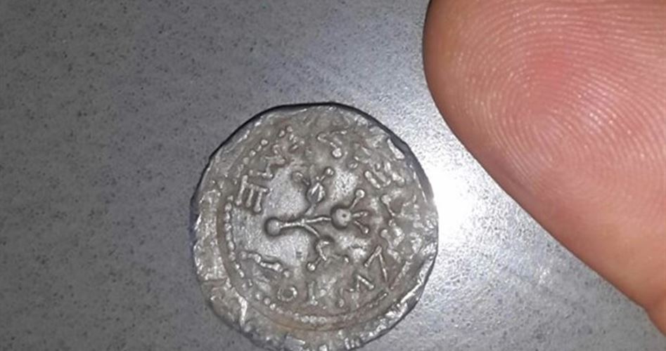 Мальчик нашел монету. Подделка исторических артефактов. Half Shekel.